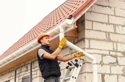 Pose et remplacement de gouttières à Roquecor
